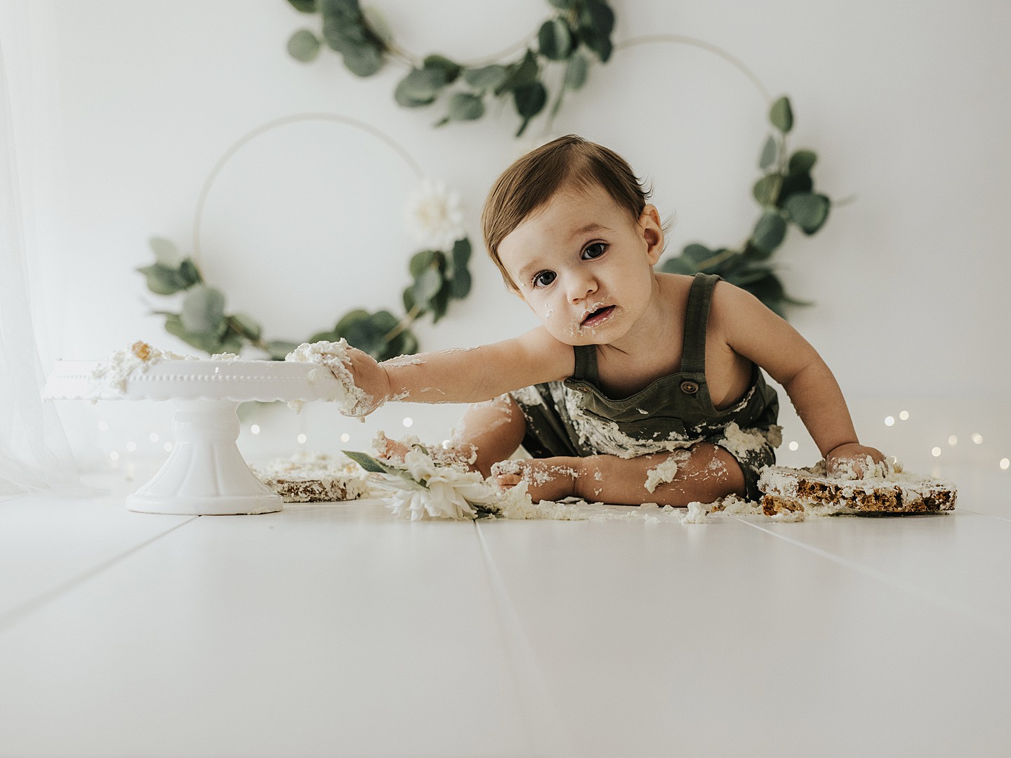 Bebé durante una sesión Smash Cake en el estudio